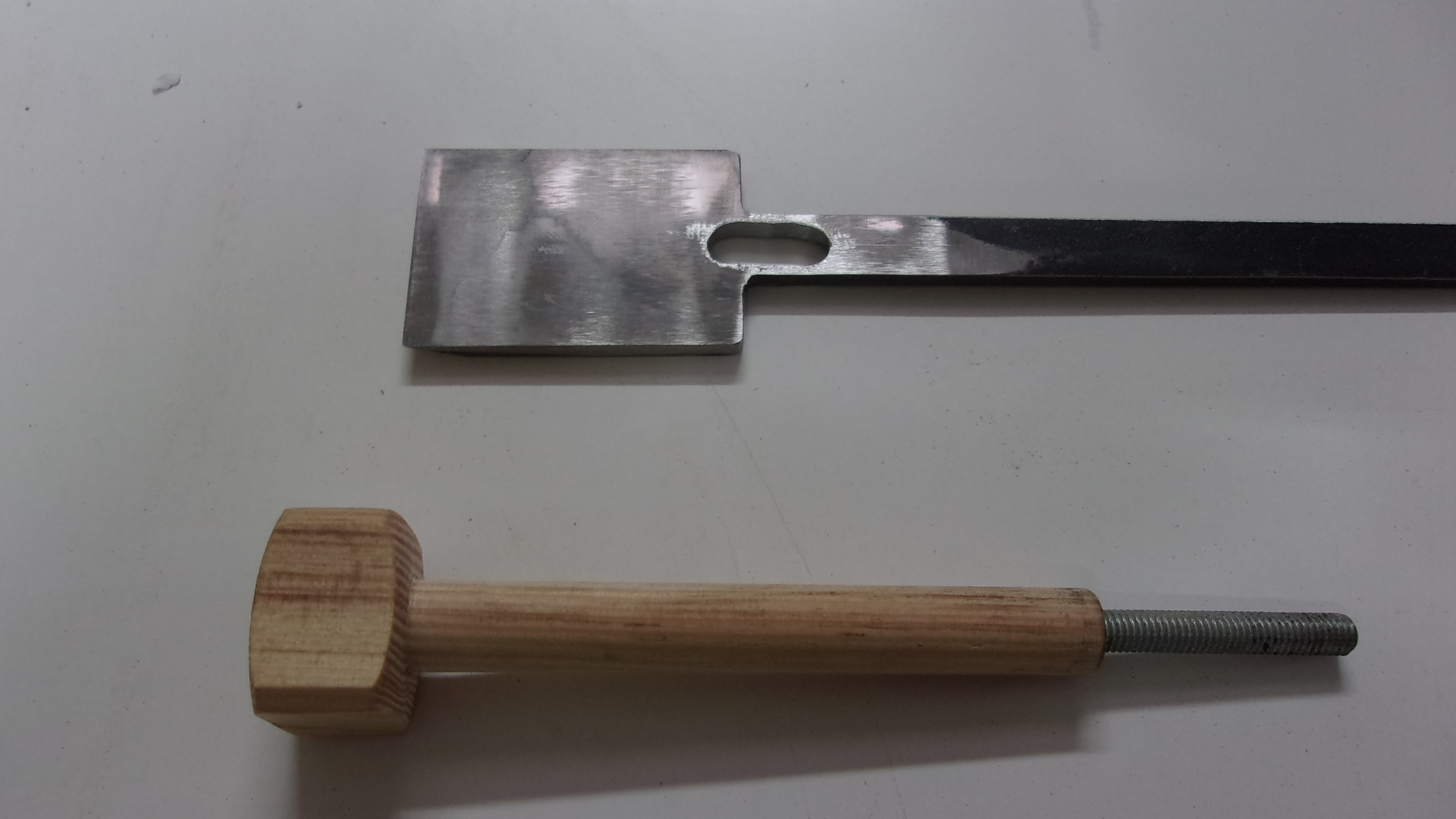 Eisn mit Langloch und Klemmschraube